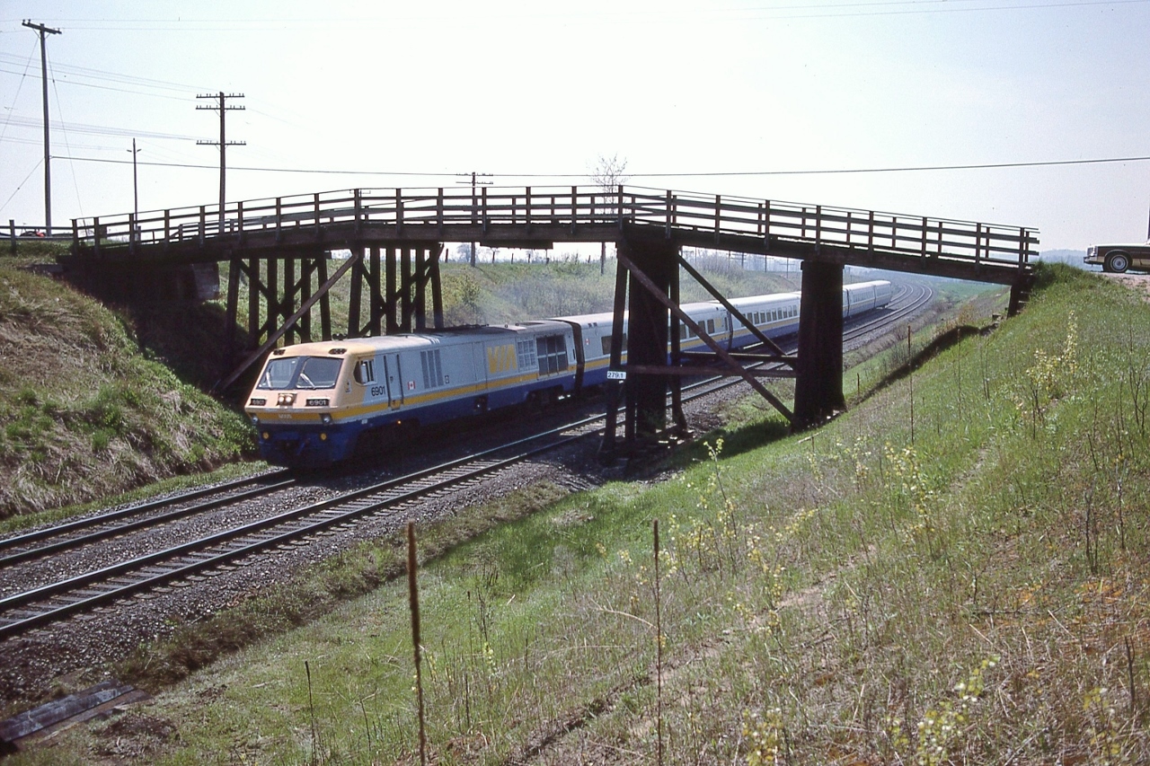 BBD 1980 built LRC-2, VIA 6901 with daily VIA 64


At the Stephenson / Lakeshore Road overpass, May 11, 1985 Kodachrome by S.Danko