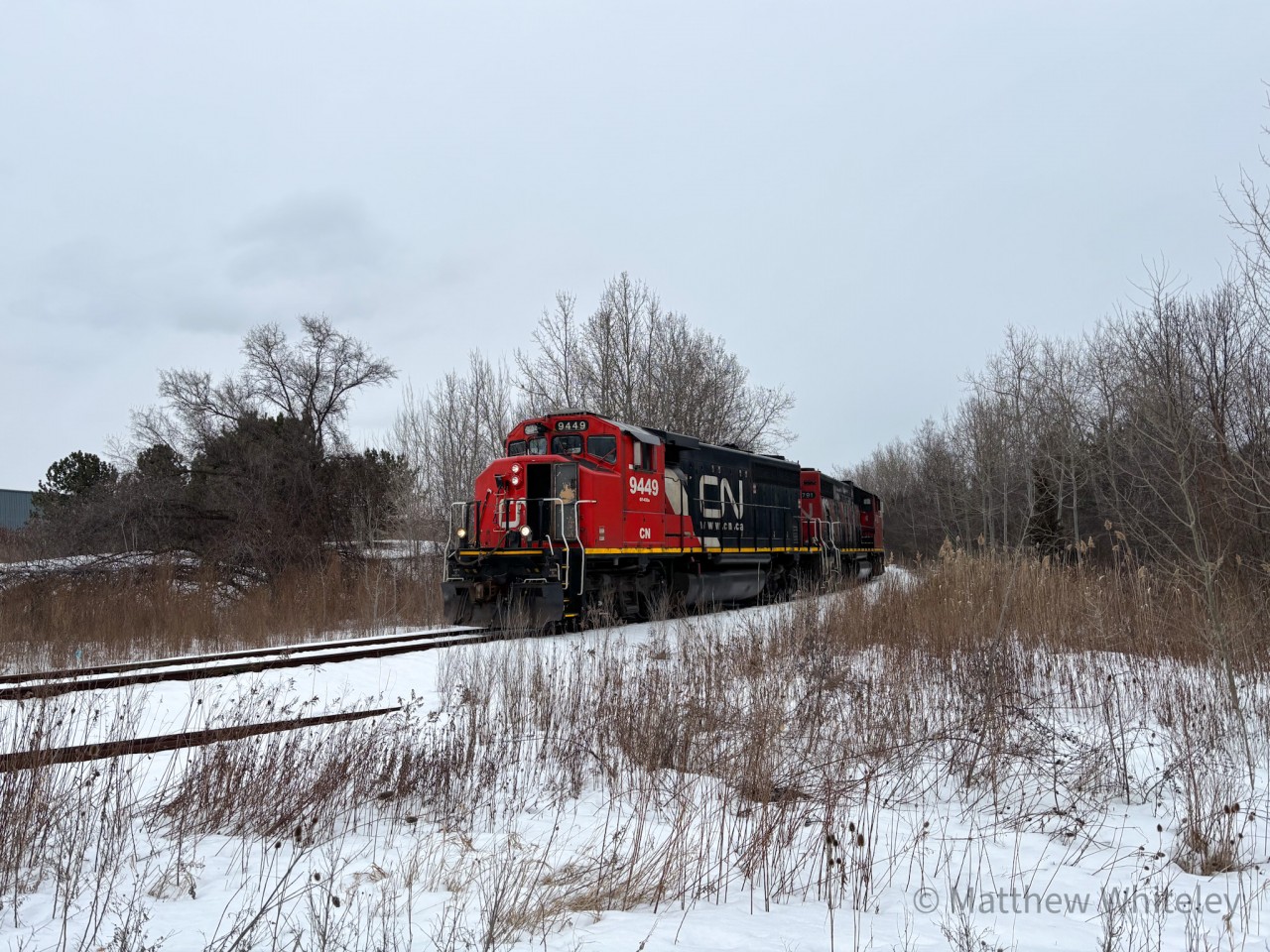 With 10 loaded cars lifted from the line's two main customers in tow, CN 554 is spotted approaching Ford Drive on the Cement Lead as it heads back to Oakville Yard to build its train for Aldershot.