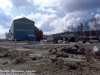 The Unimin Blue Mountain mine is shown at Blue Mountain (Havelock-Belmont-Methuen Township), at the end of CP's Nephton Sub, looking east off County 6 Road. Three CP hoppers visible by the mine: an old CP "slab side", a 383000-series aluminum "tank hopper", and a more modern cylindrical hopper.
<br><br>
The Blue Mountain and Nephton nepheline mines were the reason the CP constructed their Nephton Sub from Havelock all the way to the north in the 1950's, and keep operating it plus the Havelock Sub to this day (for more information, see the late Ray Kennedy's <a href=Nepheline ore><b>page on Old Time Trains</b></a>).
<br><br>
<i>Keith Hansen photo, Dan Dell'Unto collection slide.</i>