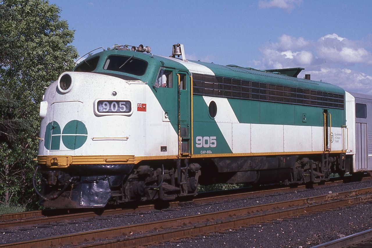 GO 905 has just arrived in Richmond Hill, ON with train 985, the first of three trains from Union Station, Toronto.  The 905 is the former Ontario Northland FP7A 1500.