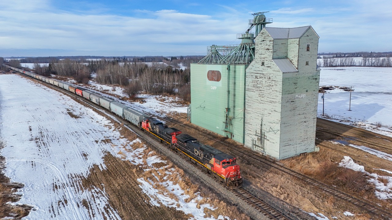 McLennan to Edmonton, G 84851 03 rolls past the elevator at Dapp, Alberta with CN 2507 and CN 2509.