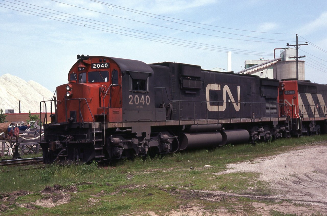 CN 2040 sitting by the old CN station awaiting its return to Mac yard.
Just shows that anything could turn up in Midland!