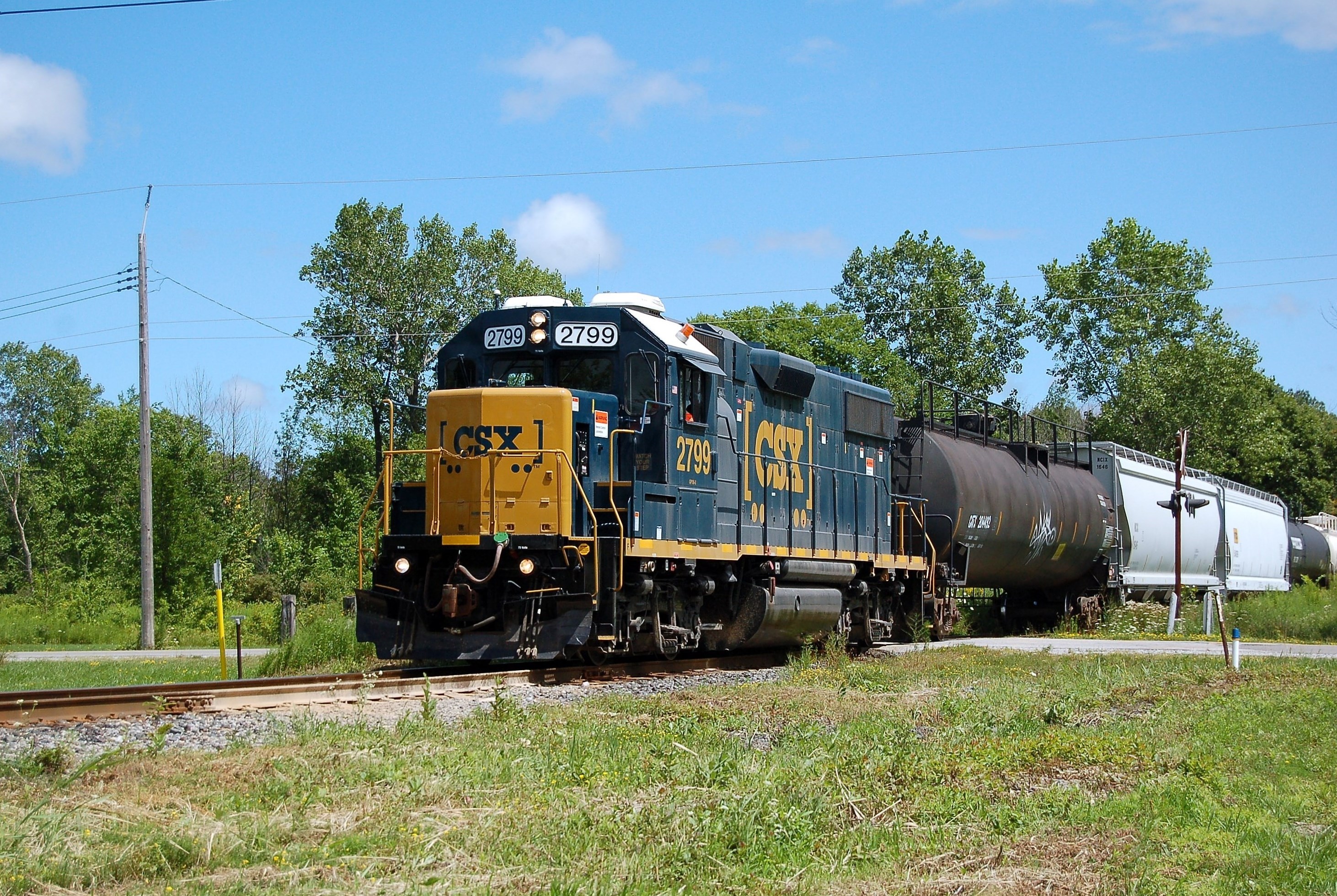 Railpictures.ca - Shaun Hinz Photo: The new face of CSX in Ontario ...