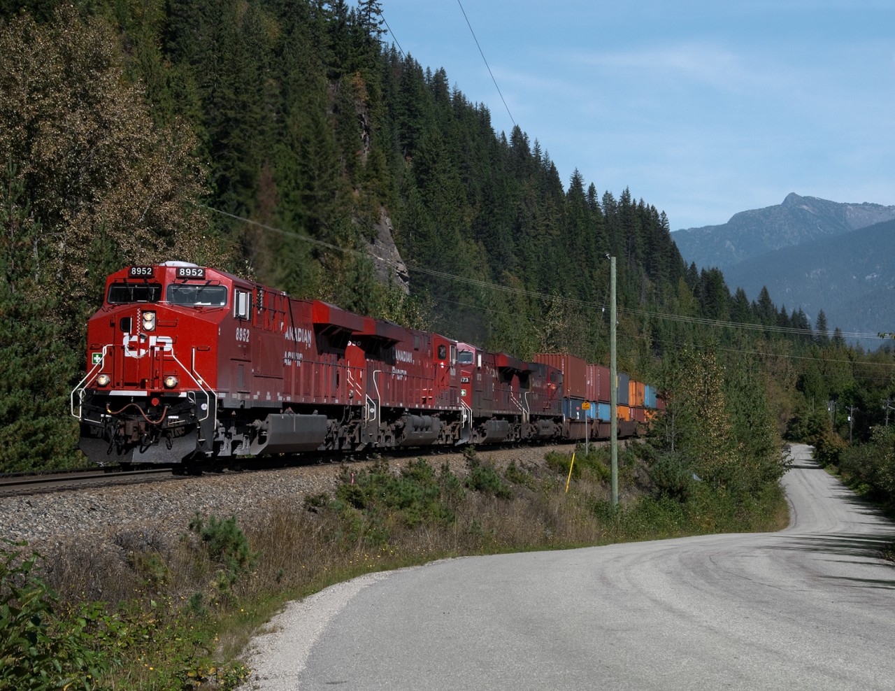 Railpictures.ca - Bill Hooper Photo: Westbound intermodal starts the ...
