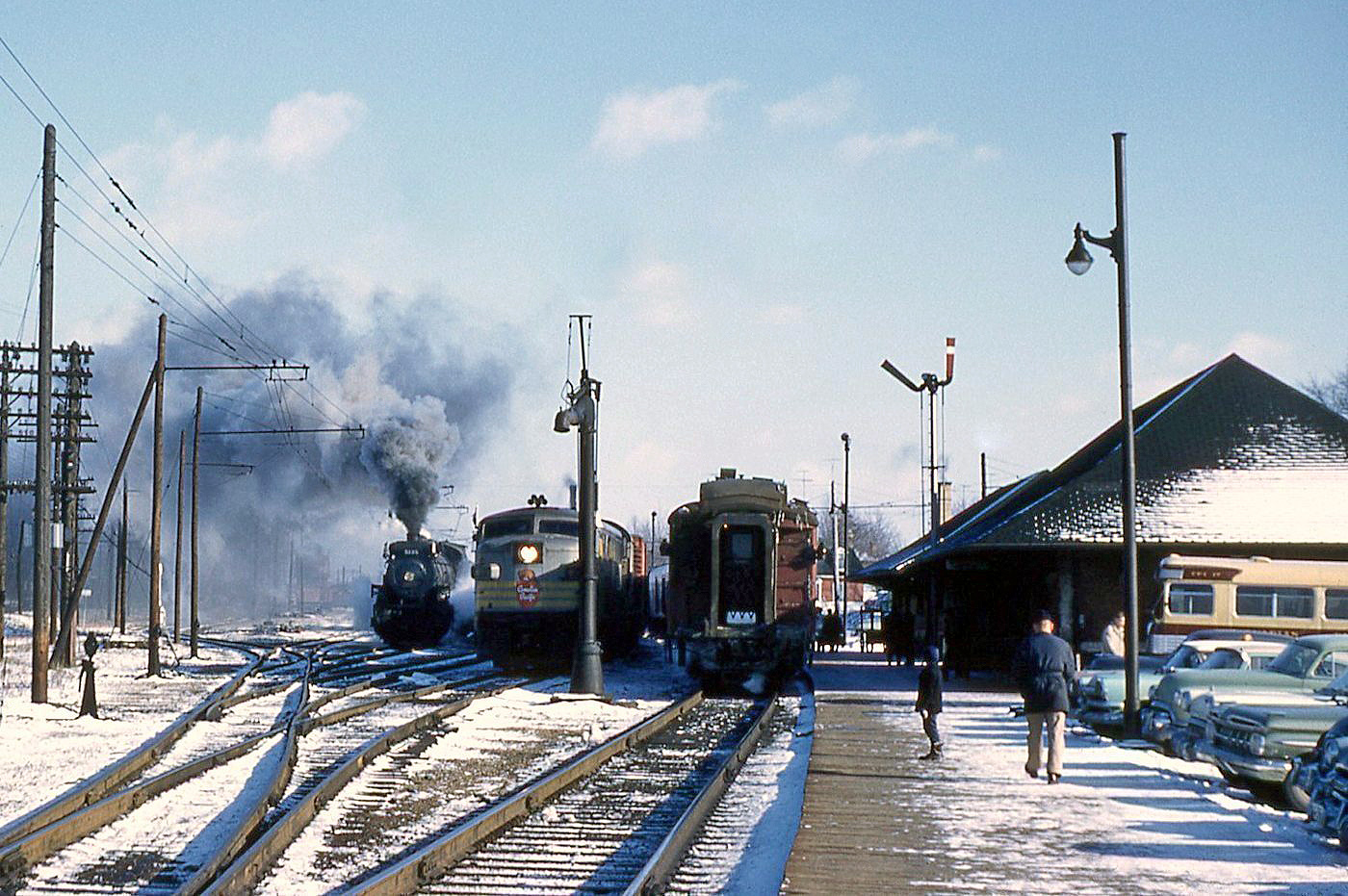 Railpictures.ca - Bill Thomson Photo: Down at the Depot: It’s a busy ...