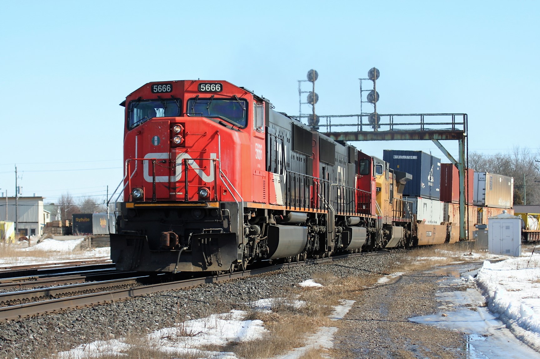 Railpictures.ca - Jason Noe Photo: CN SD75I 5666 leads train Q149 under ...