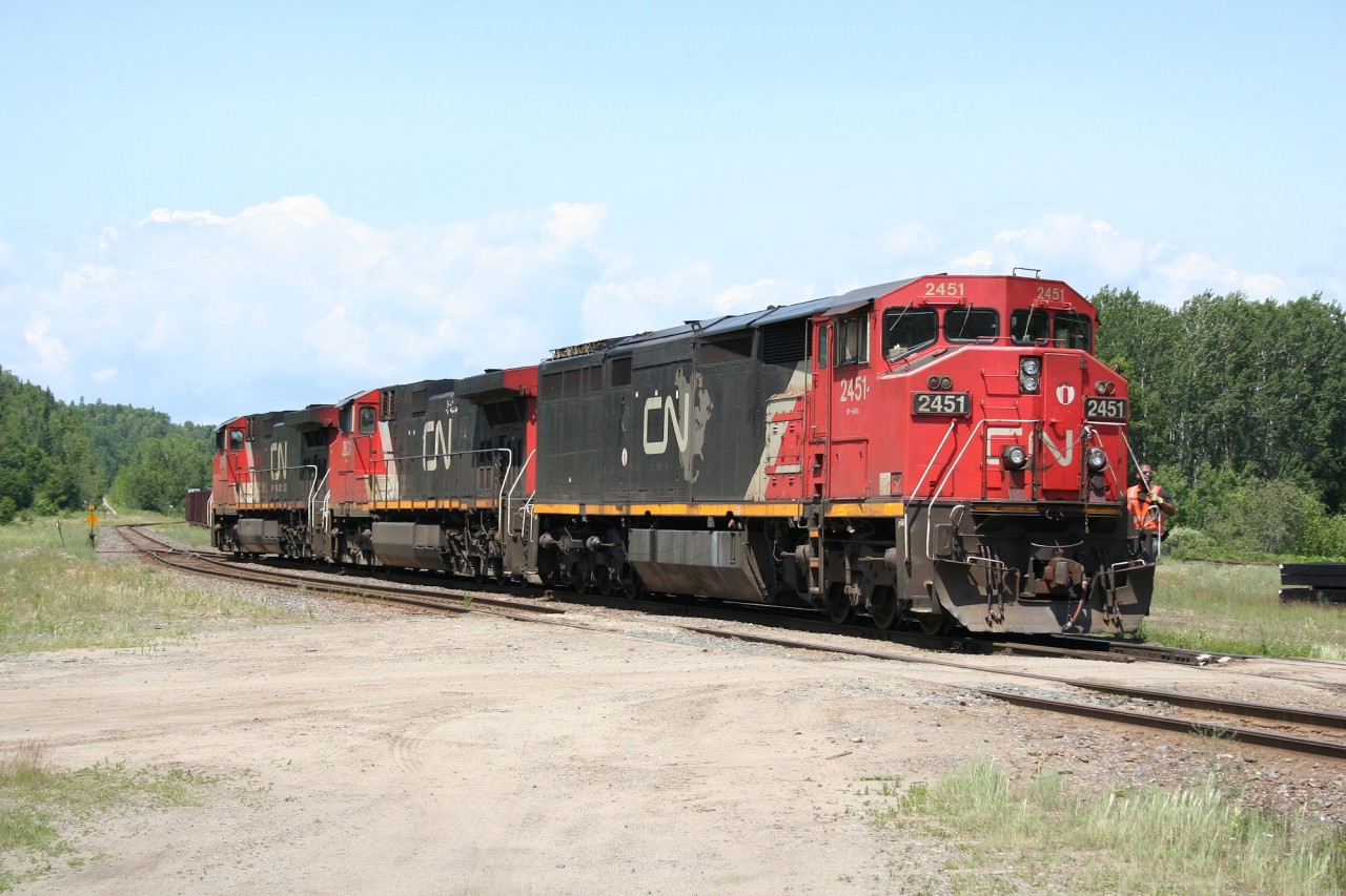 Railpictures.ca - Chris van der Heide Photo: CN 573′s power makes a ...