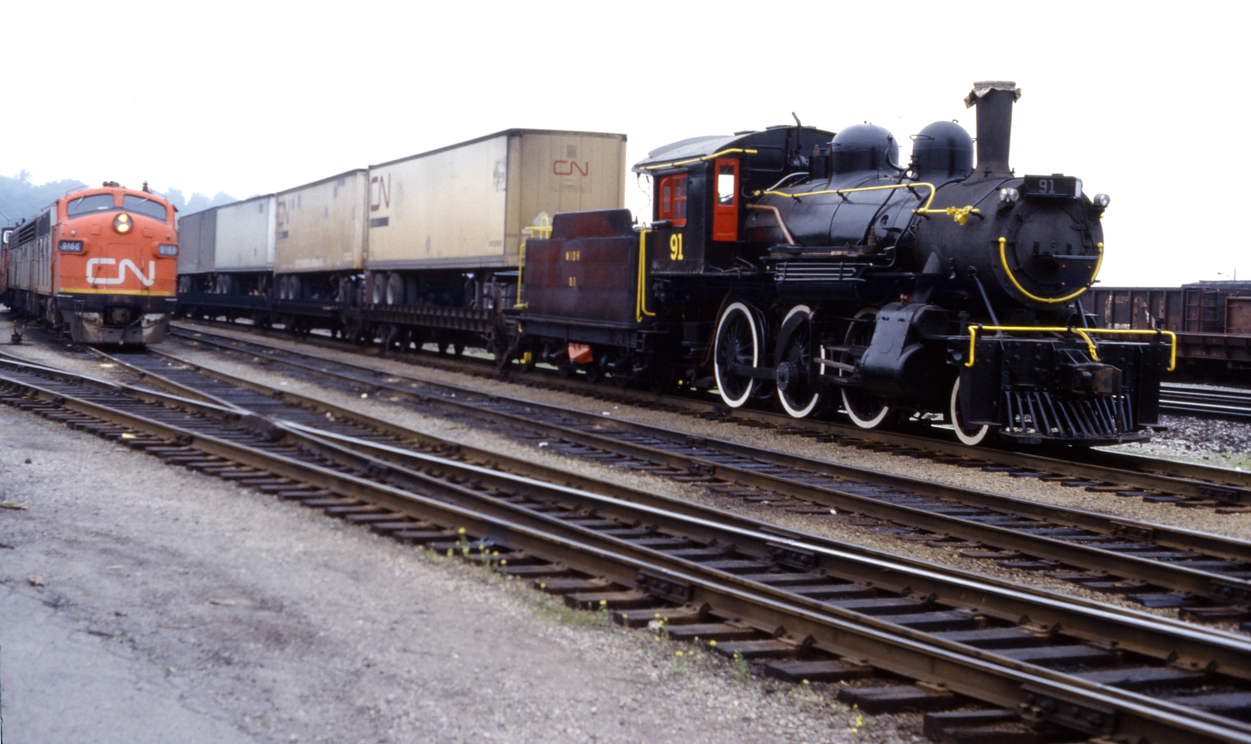 Railpictures.ca - Doug Page Photo: 1950s technology meet 1910 ...