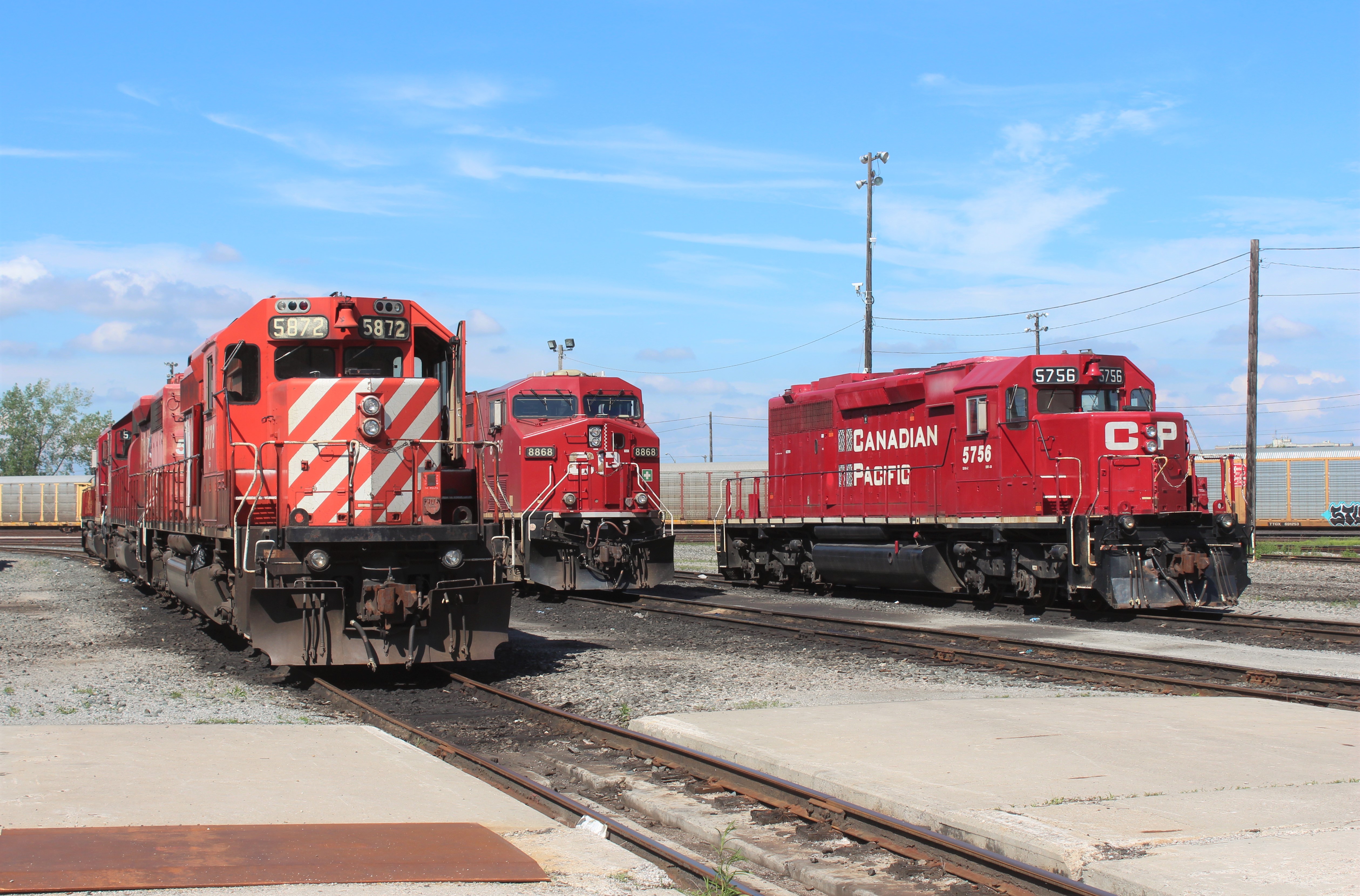 Railpictures.ca - Paul Santos Photo: A pair of dash 2′s including a ...