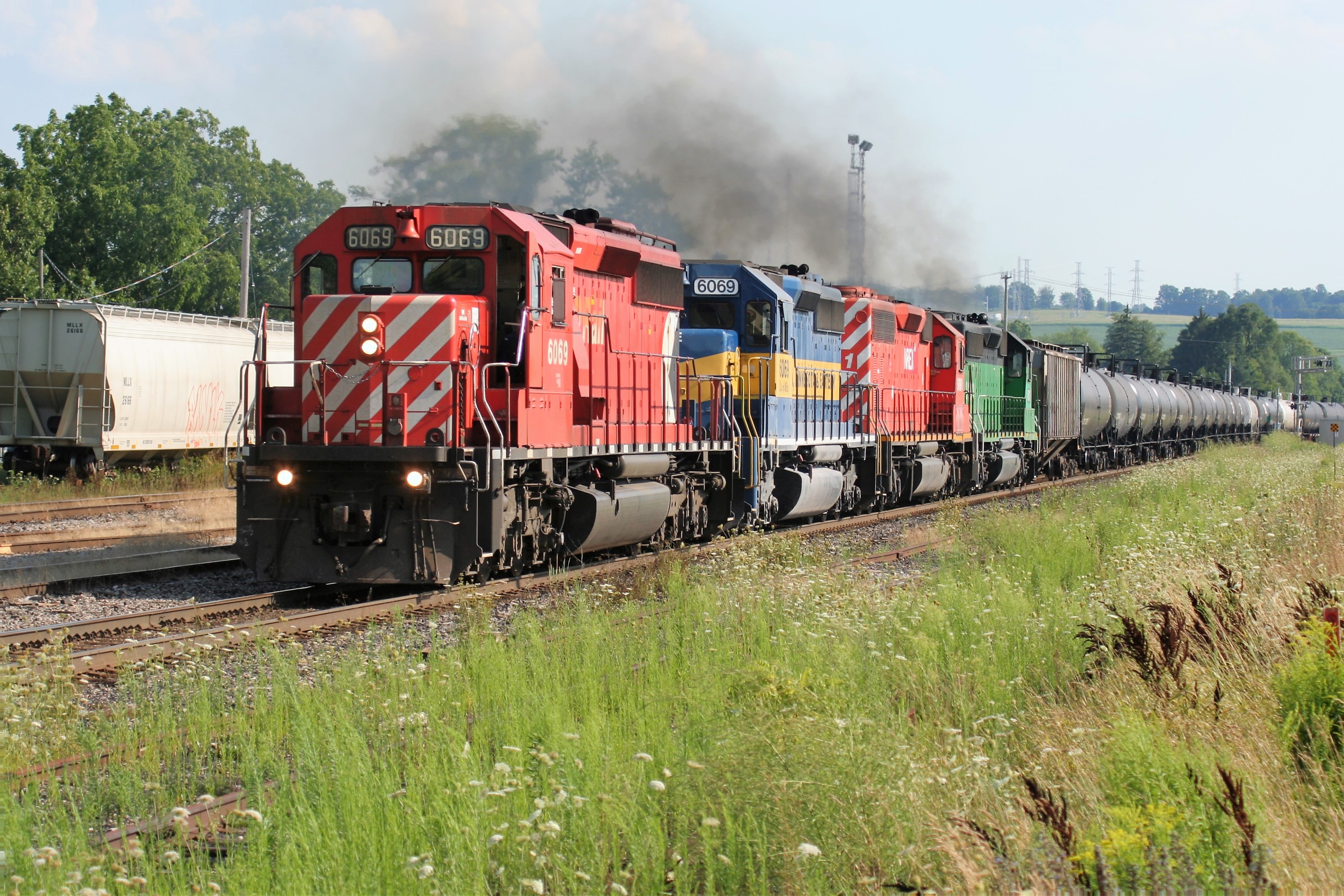 Railpictures.ca - Jason Noe Photo: An eastbound Canadian Pacific (CP ...