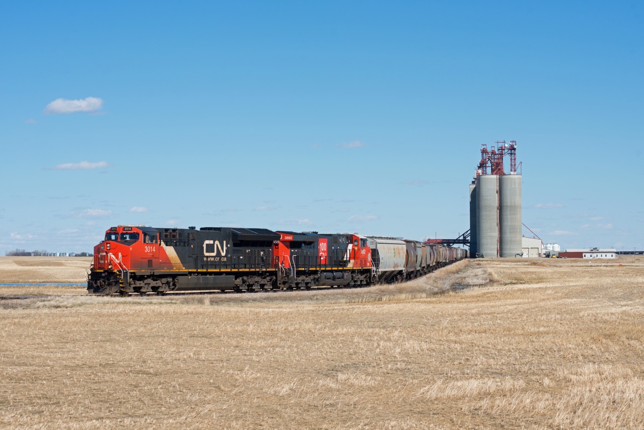 Railpictures.ca - Matt Watson Photo: CN 541 is in the process of ...