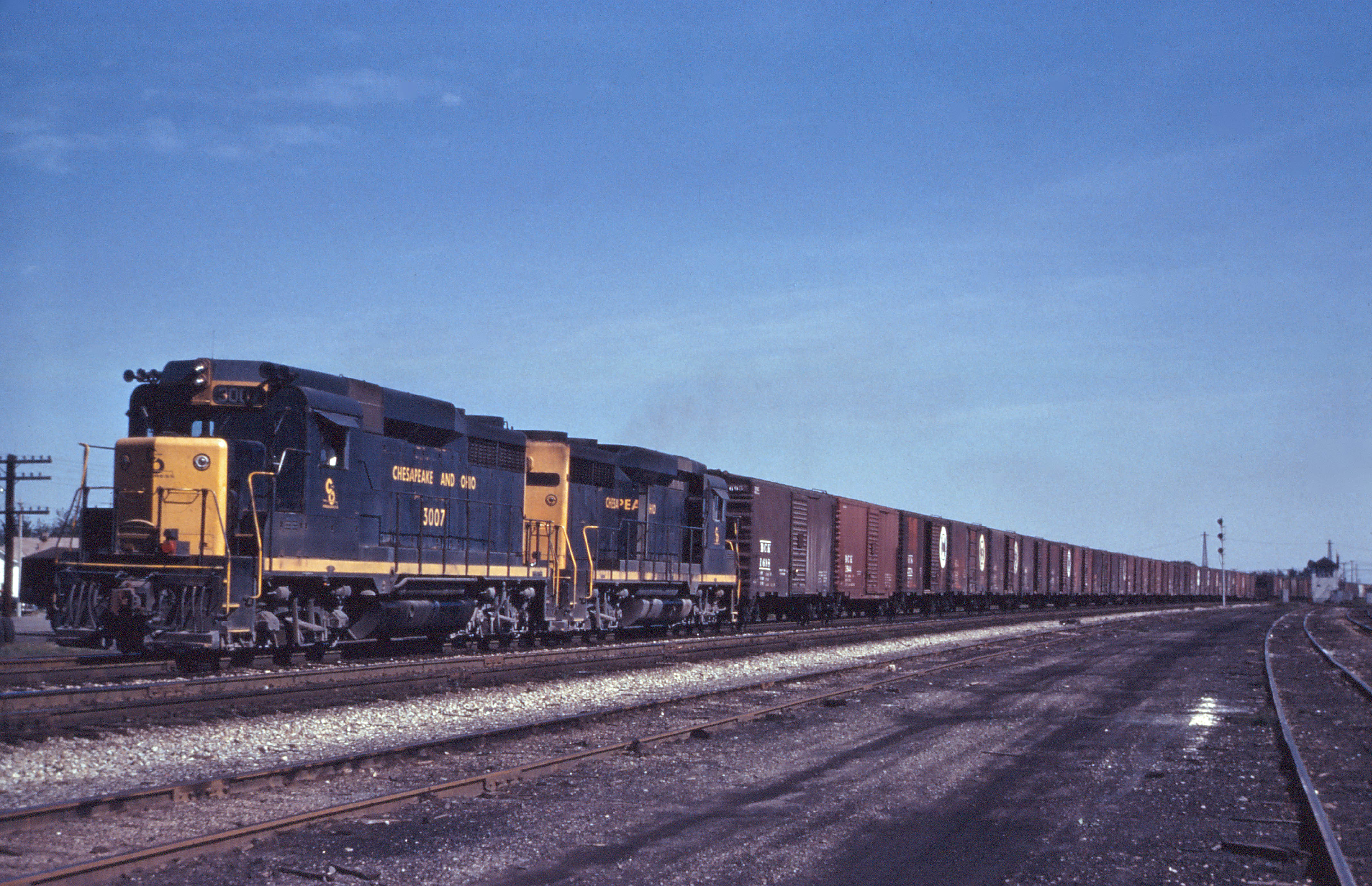 Railpictures.ca - Doug Page Photo: A pair of C&O GP30s lead a westbound ...