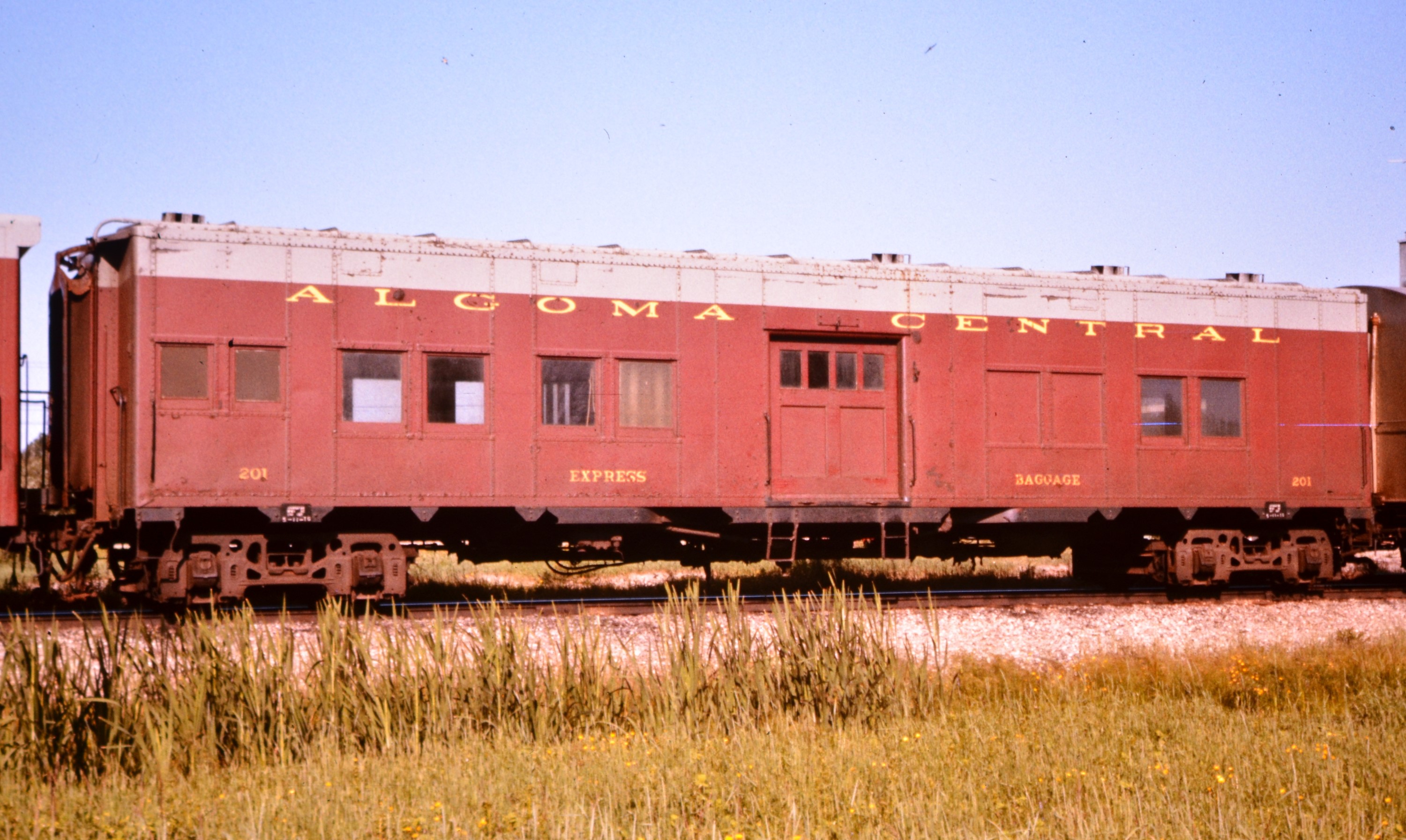 Railpictures.ca - Paul O'Shell Photo: While working on a CN tie gang ...